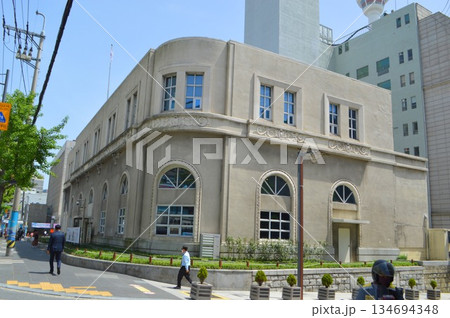 韓国釜山広域市にある釜山近現代歴史館別館 旧東洋拓殖釜山支店建屋 韓国釜山広域市にある釜山近現代歴史館別館 旧東洋拓殖釜山支店建屋 134694348