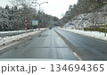 雪道の国道7号線（青森県青森市） 134694365