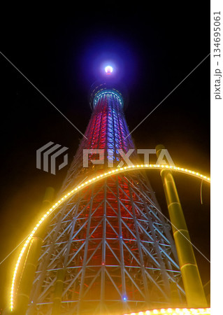 冬の東京スカイツリー(東京都・墨田区) 冬の東京スカイツリー(東京都・墨田区) 134695061