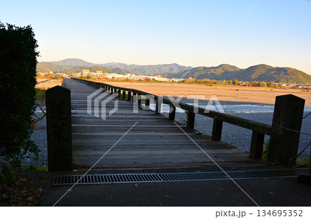 蓬莱橋　朝　島田市 134695352