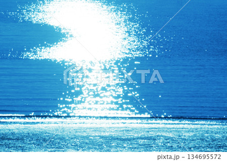 海面の輝き 134695572
