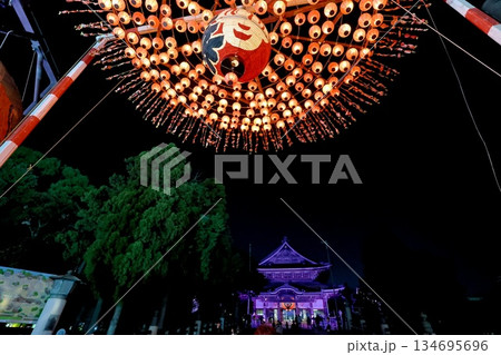 豊川稲荷(豊川閣妙厳寺)秋季大祭の「花車 傘提灯」と本殿のライトアップ 豊川稲荷(豊川閣妙厳寺)秋季大祭の「花車 傘提灯」と本殿のライトアップ 134695696