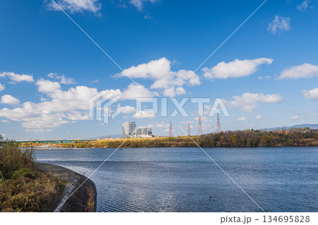 天野川河口付近から高槻市方面の眺め　淀川　大阪府高槻市　枚方市 134695828