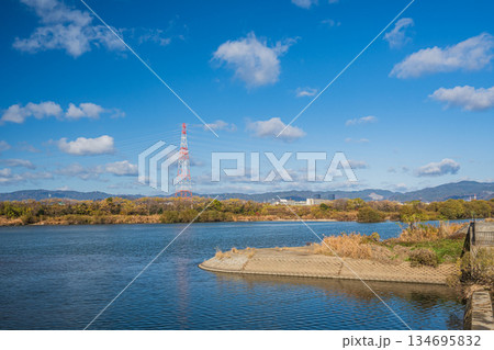 天野川河口付近から高槻市方面の眺め　淀川　大阪府高槻市　枚方市 134695832