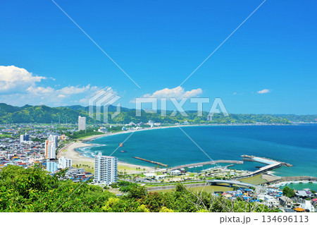 千葉県 青空と鴨川の海 千葉県 青空と鴨川の海 134696113