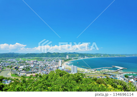 千葉県 青空と鴨川の海 千葉県 青空と鴨川の海 134696114