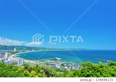 千葉県 青空と鴨川の海 千葉県 青空と鴨川の海 134696115