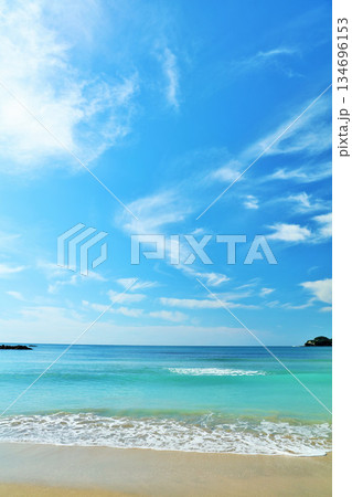 千葉県 夏の勝浦 青空と海 千葉県 夏の勝浦 青空と海 134696153
