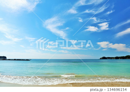 千葉県　夏の勝浦　青空と海 134696154