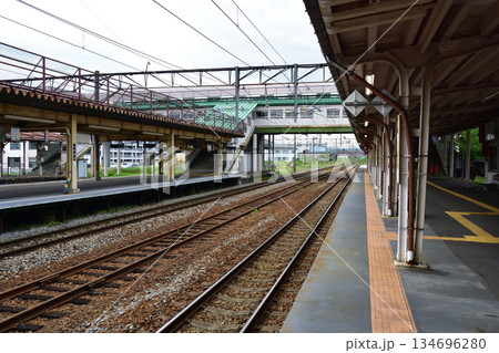 JR北海道函館本線の滝川駅から深川駅までの普通列車車窓風景(2023年夏曇り空) JR北海道函館本線の滝川駅から深川駅までの普通列車車窓風景(2023年夏曇り空) 134696280