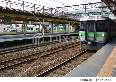 JR北海道函館本線の滝川駅から深川駅までの普通列車車窓風景(2023年夏曇り空) JR北海道函館本線の滝川駅から深川駅までの普通列車車窓風景(2023年夏曇り空) 134696281