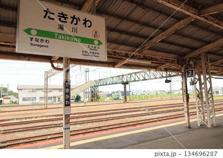 JR北海道函館本線の滝川駅から深川駅までの普通列車車窓風景(2023年夏曇り空) JR北海道函館本線の滝川駅から深川駅までの普通列車車窓風景(2023年夏曇り空) 134696287