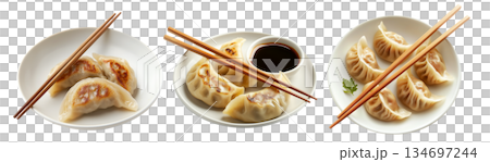 Steamed mandu dumplings placed in circular pattern on ceramic plate, isolated on white transparent background 134697244