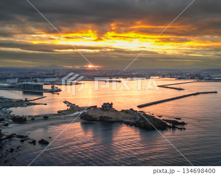 空撮「青森県」夕空と蕪島の風景 八戸市 空撮「青森県」夕空と蕪島の風景 八戸市 134698400