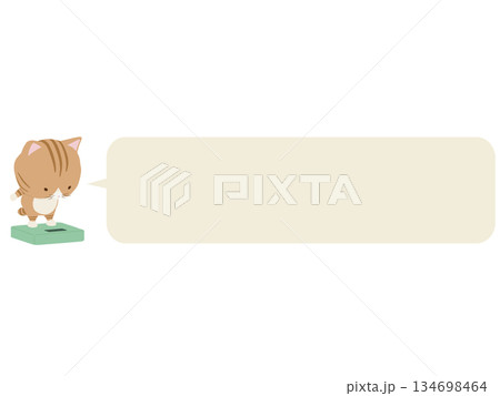 体重計に乗る茶トラ猫。吹き出し付き 134698464