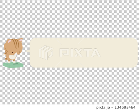 一隻棕色虎斑貓站在體重計上，旁邊有一個對話框。 134698464