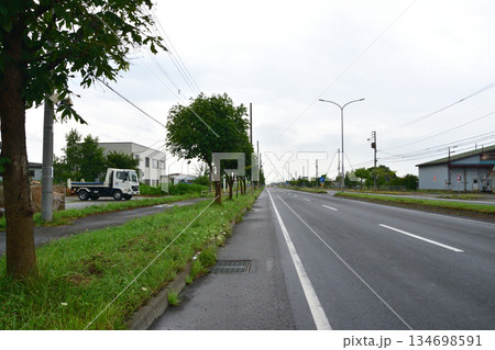 直線道路日本一の国道12号の風景 134698591