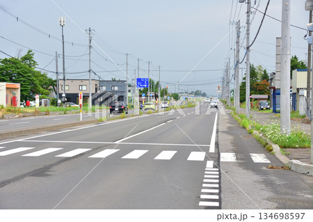 直線道路日本一の国道12号の風景 134698597