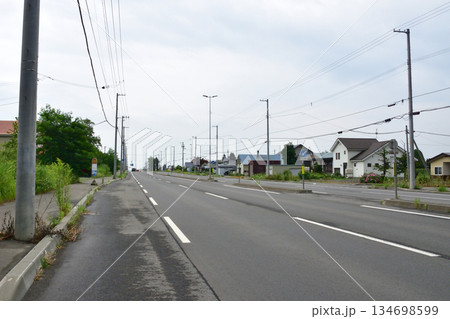 直線道路日本一の国道12号の風景 134698599