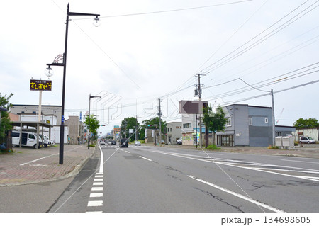 直線道路日本一の国道12号の風景 134698605