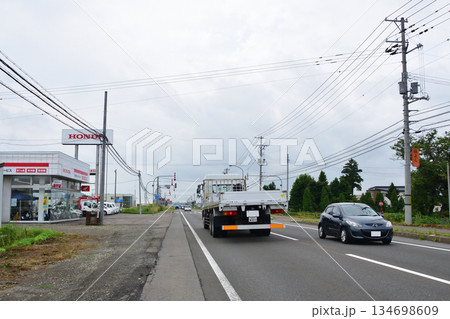 直線道路日本一の国道12号の風景 134698609