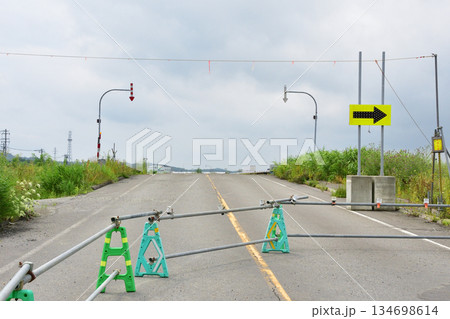 直線道路日本一の国道12号の風景 134698614