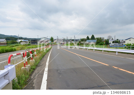 直線道路日本一の国道12号の風景 134698615