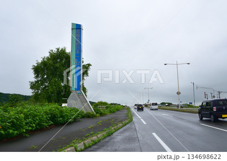 直線道路日本一の国道12号の風景 134698622