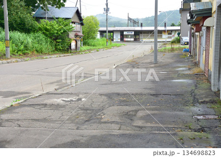 JR北海道函館本線の茶志内駅の風景 134698823