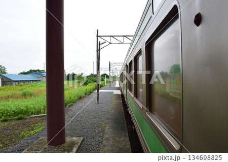 JR北海道函館本線の茶志内駅の風景 134698825