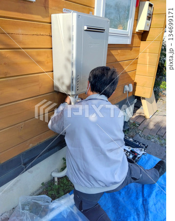 ガス給湯器の交換 134699171