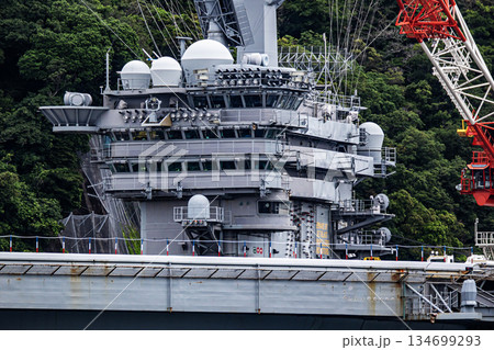 神奈川県横須賀海軍施設に停泊し補給修理を行うアメリカ海軍原子力航空母艦ジョージワシントン 神奈川県横須賀海軍施設に停泊し補給修理を行うアメリカ海軍原子力航空母艦ジョージワシントン 134699293