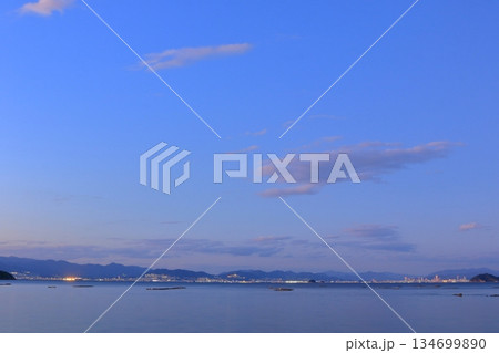 夕暮れの江田島から広島市 廿日市市方面を望む 134699890