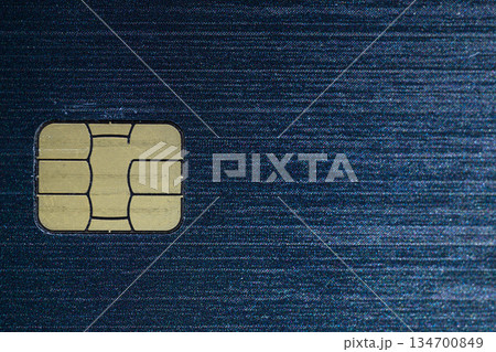 ICチップ付きクレジットカードの接写 134700849