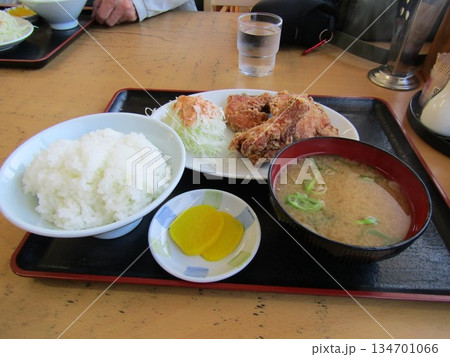 大分県中津市本耶馬渓町、人気食堂「むら上食堂」の「からあげ定食」 大分県中津市本耶馬渓町、人気食堂「むら上食堂」の「からあげ定食」 134701066