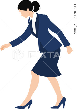 歩くビジネスウーマンのイラスト	 134701311