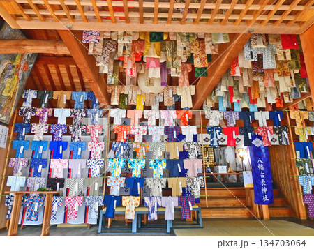 福岡県築上郡にある八幡古表神社傀儡子の衣装を干す乾衣祭 福岡県築上郡にある八幡古表神社傀儡子の衣装を干す乾衣祭 134703064