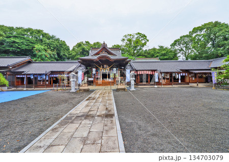 福岡県築上郡にある乾衣祭の八幡古表神社境内と社殿 134703079