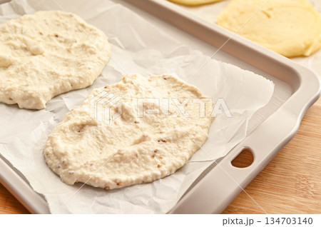 胡麻が入った豆腐米粉パンの生地 134703140