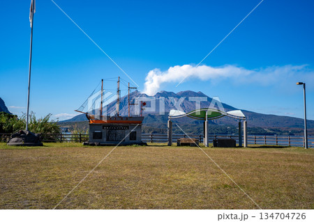 昇平丸モニュメントと桜島 昇平丸モニュメントと桜島 134704726