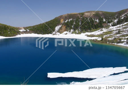 吾妻連峰・残雪の五色沼 吾妻連峰・残雪の五色沼 134705667