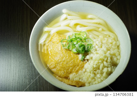 きつねうどん きつねうどん 134706381