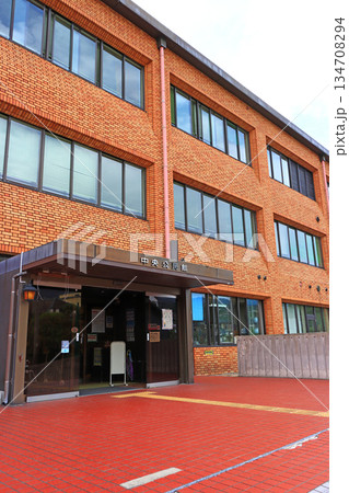 岐阜県中津川市、中津川市中央公民館の風景 岐阜県中津川市、中津川市中央公民館の風景 134708294