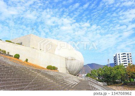 岐阜県岐阜市、長良川国際会議場の風景 134708962