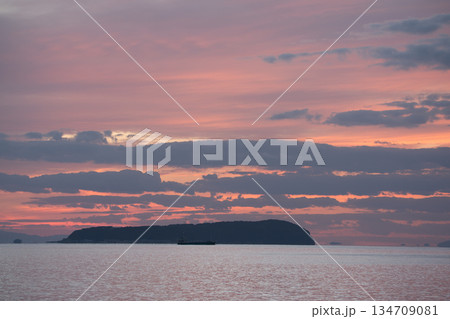 有明浜の夕日（夕日百選）有明浜の夕日（夕日百選） 134709081
