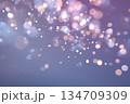 光の粒子が広がる抽象背景　幻想的なパーティクル表現 134709309