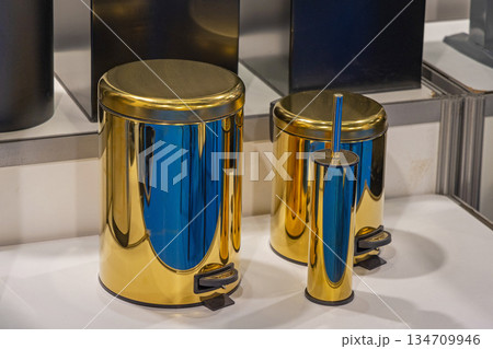 Gold Bathroom Set 134709946