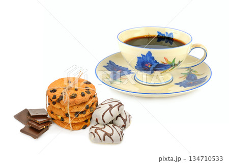 Elegant vintage teacup with assorted sweets and biscuits. 134710533