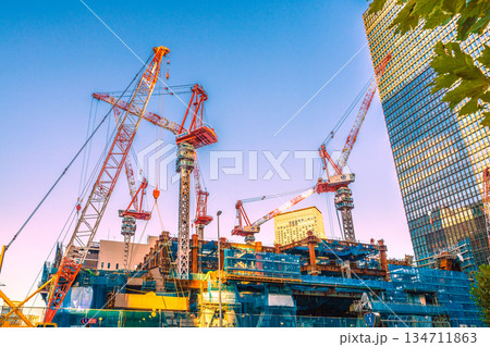 日本の東京都市景観新風景。大手町…常盤橋再開発・巨大クレーン群が出現！。TOKYO TORCH… 134711863