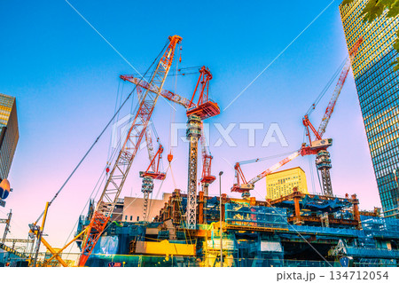 日本の東京都市景観新風景。大手町に巨大クレーン群が出現！。常盤橋再開発　TOKYO TORCH… 134712054